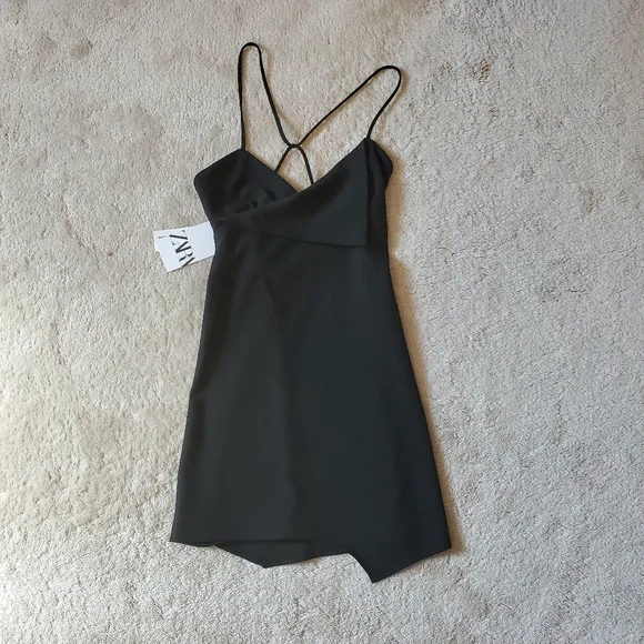 🆕 | Zara Surplice Dress in Black - Picture 6 of 10